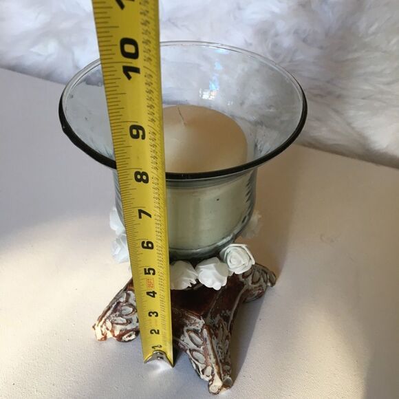 Glass candle holder sitting  on a pedestal - Picture 3 of 3